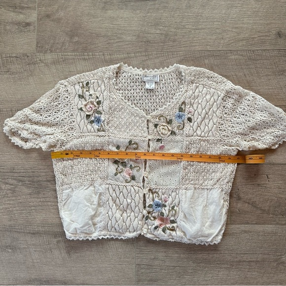 Vintage 90s embroidered crocheted quilt patchwork button down short sleeve top! - Picture 9 of 10